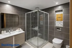 Premium 2-Bedroom Apartment Luxury & Comfort - Image 3
