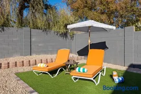 Modern Phoenix Home FREE Heated Pool - Image 3