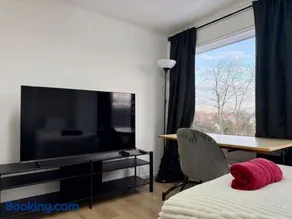 Large House for Workers/Family with Free Parking - Image 4