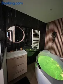 T4 jolie vue avec jaccuzzi - Image 5
