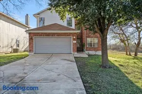Spacious 8-Bed Home Near Tesla & Samsung Plants - Image 1