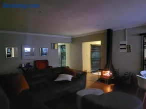 UNI Guesthouse - Image 3