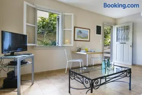 Windward Suite at Captains Guesthouse - Image 3