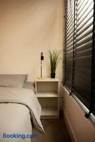 PURMERENT Apartments - Image 5