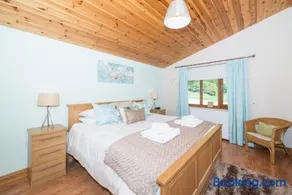 Kingfisher Lodge with Hot Tub - Image 5