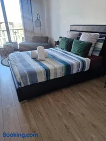 Ellipse Apartment, Lush Hideaway - Image 2