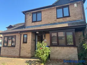 4 Bed Luxury House Northampton Silverstone F1 Parking - Image 2