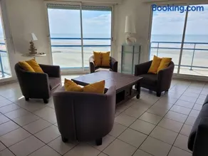 Magnifique Appartement Face Mer avec 2 Balcons, Terrasse et Ascenseur - FR-1-672-4 - Image 3
