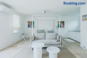 Suite romantique proche mer climatisée avec balnéo, video projecteur et piscine - Image 1