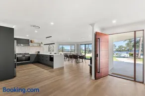 The Basin Cove - Sleeps 8 - Water Views - Image 3