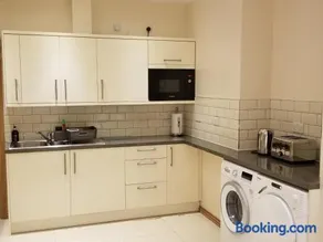 London Luxury Apartments 1min walk from Underground, with FREE PARKING FREE WIFI - Image 4