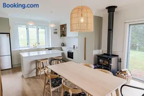 Stunning Top of the Otways Views 3-4 Bedroom House - Image 5