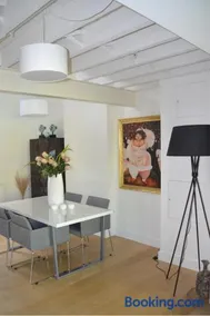 Antwerp old town triplex apartment - Image 2