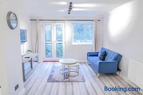 Modern 2BR Apartment in Wembley, - Image 2