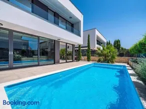 Villa Omega - Image 1