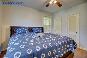 Classic 2 bed 1 bath home in the cradle of beautiful Valdosta - Image 5