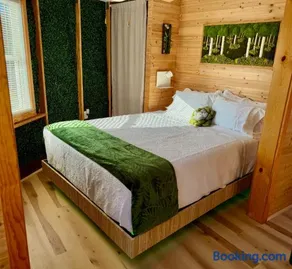 Secluded Waterfront Yurt with Wood-Fired Sauna near French Lick - Image 5