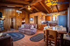Stylishly 2 Bedroom House - Traditional Cabin - Lake View - Smart TV - CB05 - Image 5