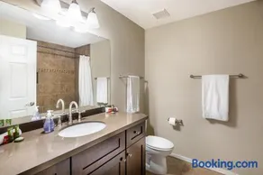 Central Location, Heated Pool, Spa, Upgraded Unit, More - Image 4