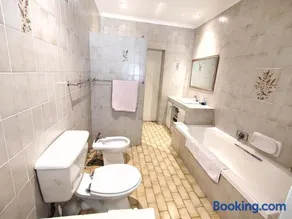 Francolin's Rest Guest Suite - Image 4