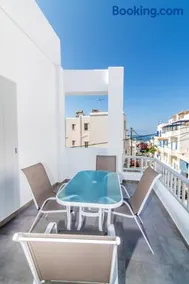 Lux 'n Comfort Apartments - Image 1
