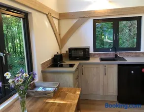 Foxes Hollow - Woodland Cabin - Alfriston - Image 4
