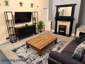 Oswaldtwistle Spacious 3 Bedroom Two Bath - Image 2