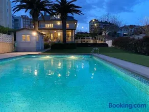 Chalet con Piscina Privada - Image 1