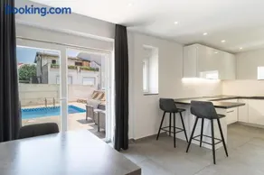Villa Marijo with a pool - Image 2