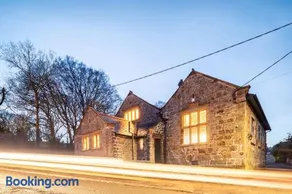 6 STAR, Brand New, Stunning Luxury Suites in a Characterful Historic Manor, Blending Timeless Charm with Modern Style! Welcome to the Old School Manor, Halkyn!! - Image 2