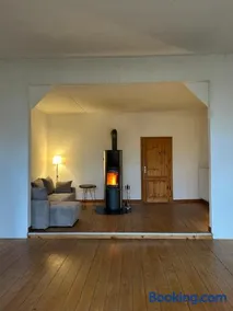 Charmantes Landhaus mit Kamin & großer Diele - Image 1