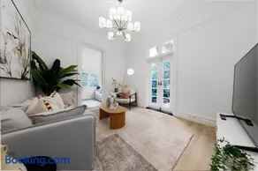 Spacious 3BR Family Home at Central Chatswood - Image 1
