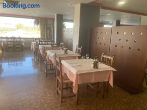 Hotel Reina Isabel - Image 4