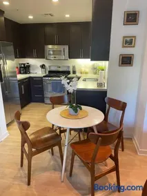 Super-Cute 2/2 apartment in Santa Monica with free parking - Image 4