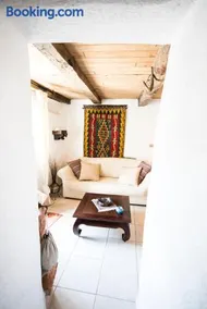 Freelandros Villa - Image 1