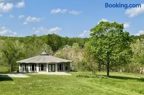 Unique 1970s Round House w Hot Tub - Image 3