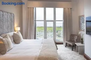 The Grand Hotel - Image 2