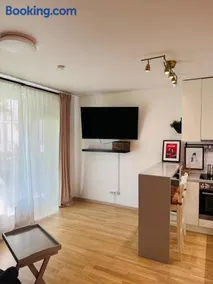 Lovely 1-bedroom apartment near park in Vilnius - Image 5