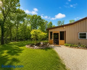 Deep Woods Cabin 2BD 1BA Grill, Firepit, Private Forest, Pet Friendly 4PP - Image 1