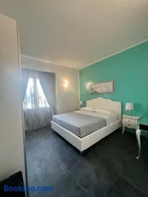 Acquamarina Luxury Rooms - Image 3
