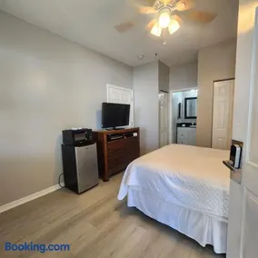 Modern Beach Haven Secure Suite at IMG Academy - Image 5