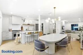 Beautiful 5BR Family Home Near Lake & Downtown - Image 1