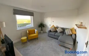 Sunny Hill View - Image 2
