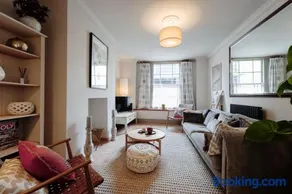 The Lime House: Rustic Cliftonwood Abode - Image 3