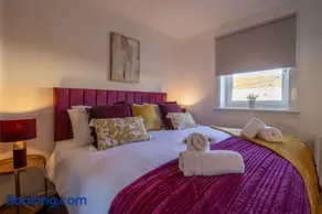 The Bridge- 3 Bedrooms in Coatbridge with Driveway - Image 2