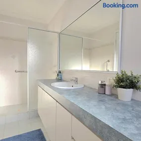 Comfy rooms Near the perth airport - Image 2