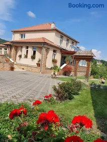 Virág Wellness Villa - Image 2