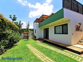 Bungalow Romántico con Jacuzzi Privado y Terraza con Vista - Image 5
