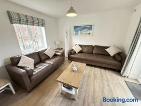New England Cottage - Part of the The Bay Filey Holiday Village with pool, gym and direct beach access, pub, restaurant, tennis and meadows walks - Image 4