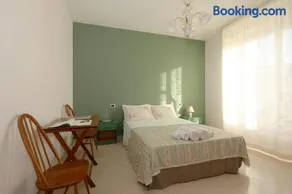 Luxury Mountain Villa with Pool & Beautiful Views in Puglia - Image 3